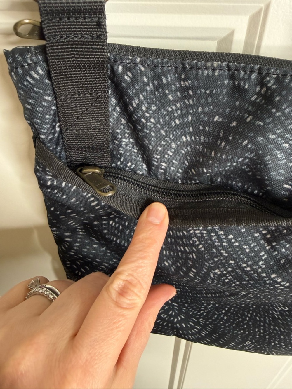 Women’s Eddie Bauer Crossbody Bag, Black - Picture 6 of 10